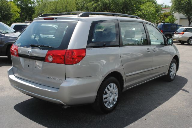 Toyota Sienna 2006 photo 14