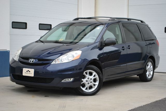 Toyota Sienna 2006 photo 1