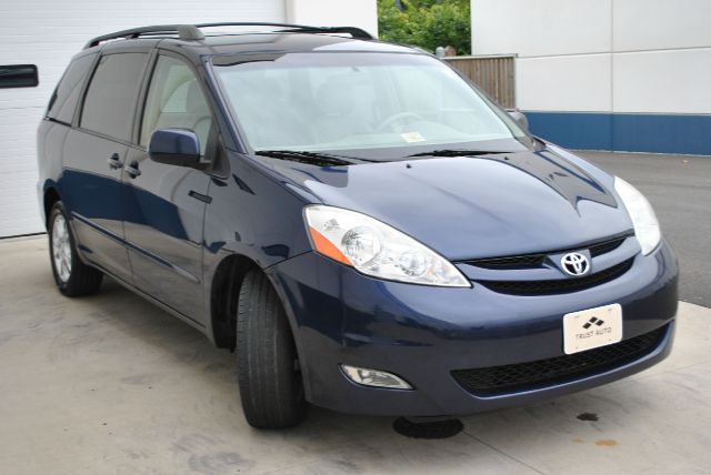 Toyota Sienna 2006 photo 2