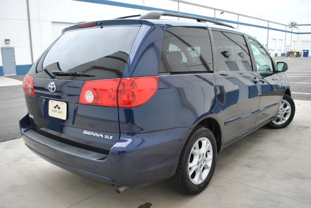 Toyota Sienna 2006 photo 4