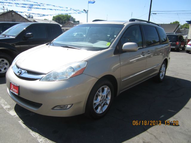 Toyota Sienna 2006 photo 2