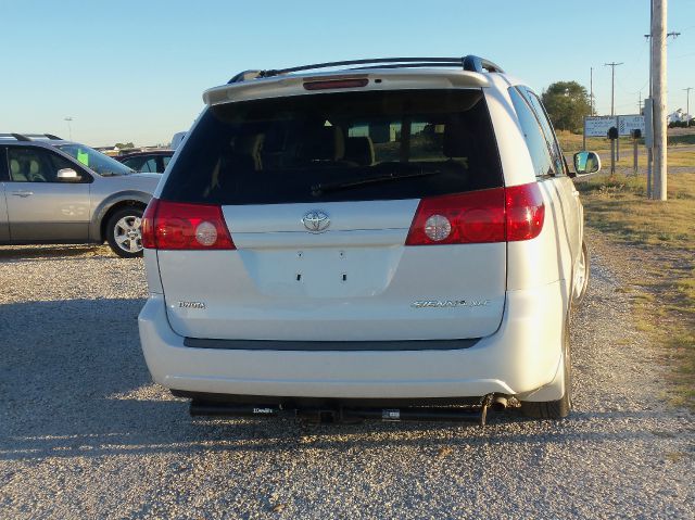 Toyota Sienna 2006 photo 3