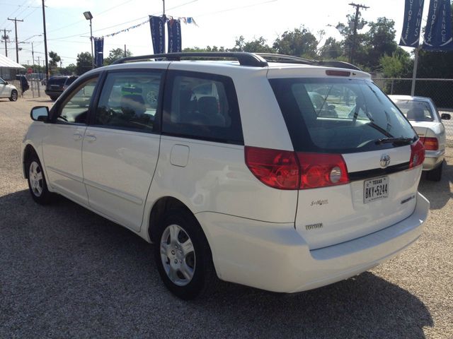 Toyota Sienna 2006 photo 3