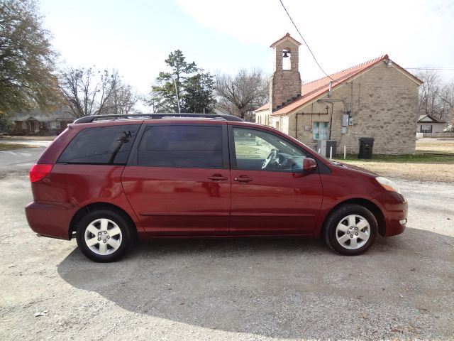 Toyota Sienna 2006 photo 2