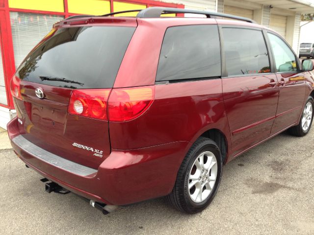 Toyota Sienna 2006 photo 2