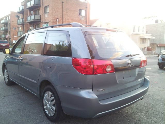 Toyota Sienna 2006 photo 1