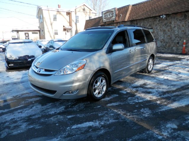 Toyota Sienna 2006 photo 2