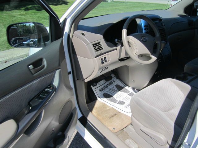 Toyota Sienna 2006 photo 2