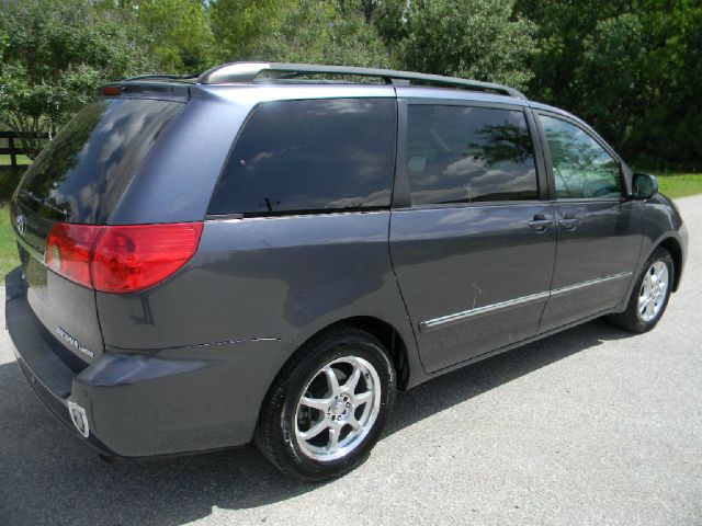 Toyota Sienna 2006 photo 4