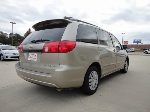 Toyota Sienna 2006 photo 1