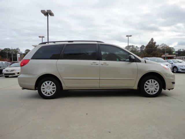 Toyota Sienna 2006 photo 2