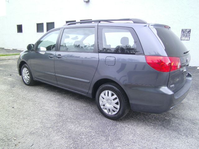 Toyota Sienna 2006 photo 1