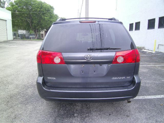 Toyota Sienna 2006 photo 14