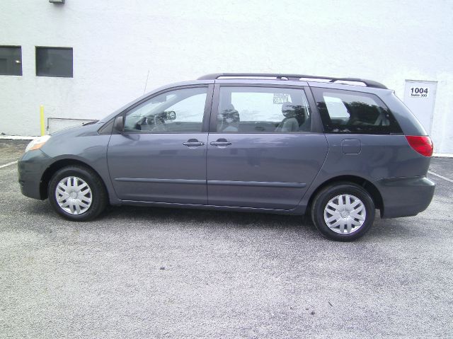 Toyota Sienna 2006 photo 15