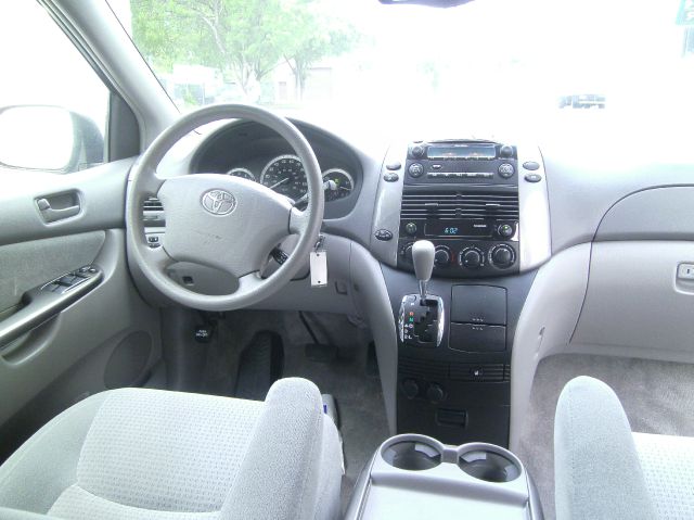 Toyota Sienna 2006 photo 8