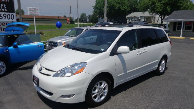 Toyota Sienna 2006 photo 2