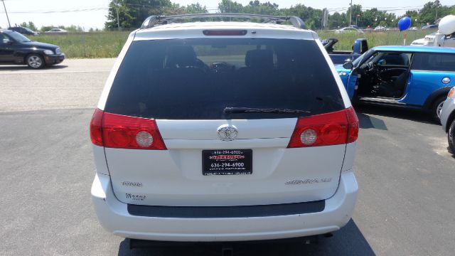 Toyota Sienna 2006 photo 4