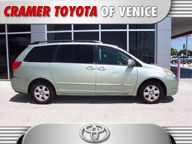 Toyota Sienna 2006 photo 2