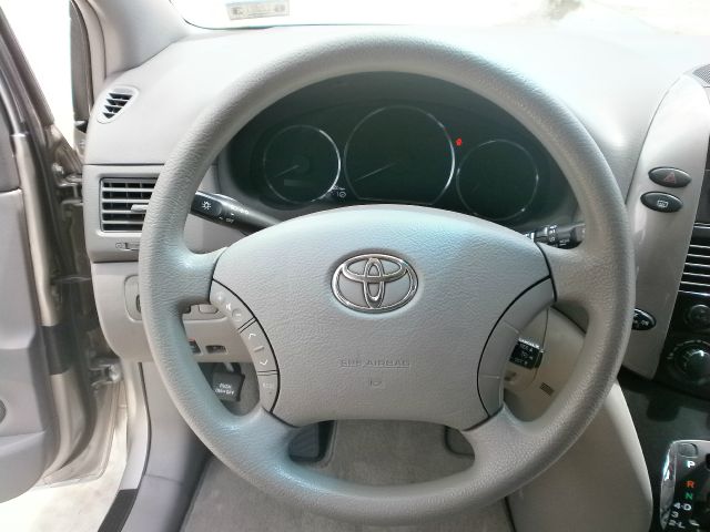 Toyota Sienna 2006 photo 14