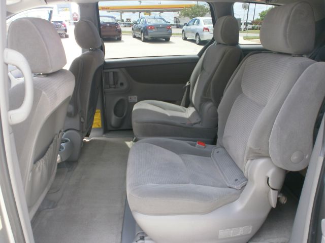 Toyota Sienna 2006 photo 2