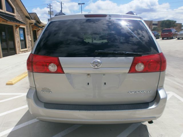 Toyota Sienna 2006 photo 26