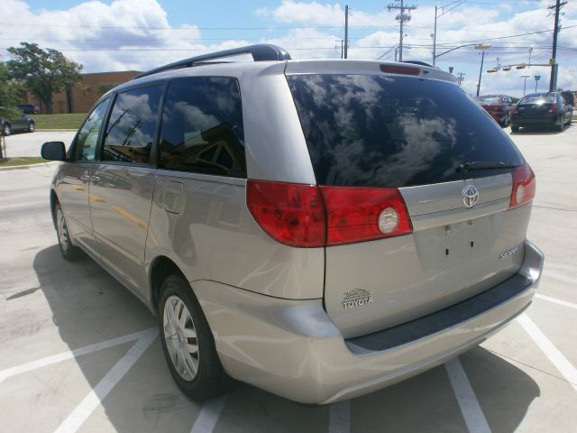 Toyota Sienna 2006 photo 6