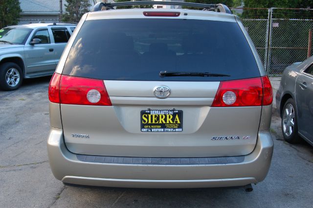 Toyota Sienna 2006 photo 2