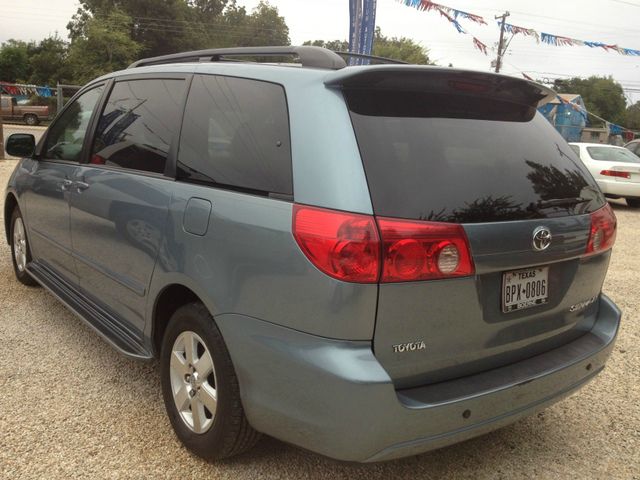 Toyota Sienna 2006 photo 1