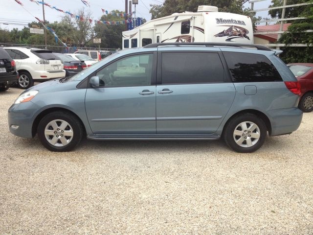 Toyota Sienna 2006 photo 2