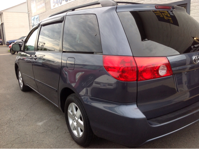 Toyota Sienna 2006 photo 1