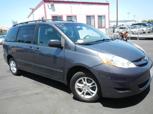 Toyota Sienna XLT 4.6L 4WD MiniVan