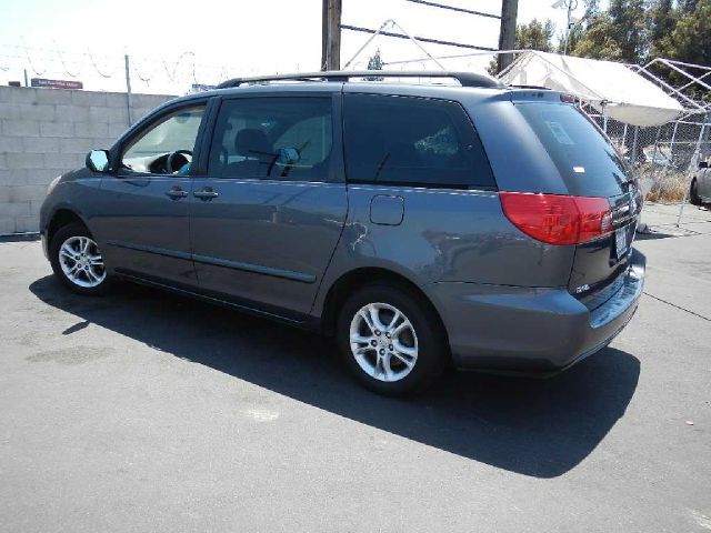 Toyota Sienna 2006 photo 1