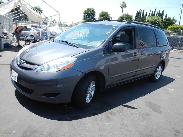 Toyota Sienna 2006 photo 2