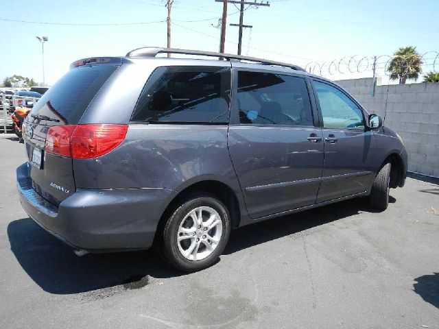 Toyota Sienna 2006 photo 4