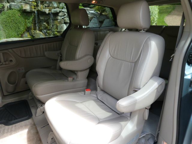 Toyota Sienna XLT 4.6L 4WD MiniVan