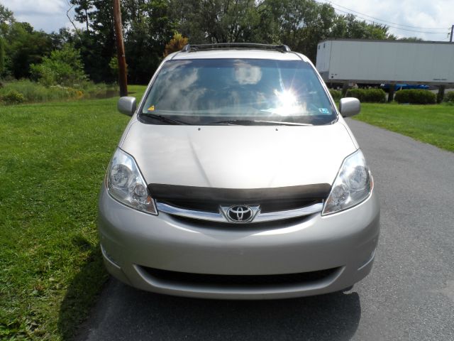 Toyota Sienna 2006 photo 2