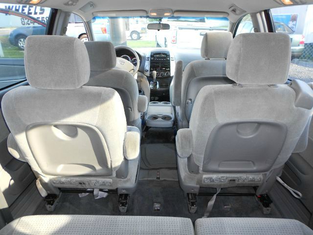 Toyota Sienna 2006 photo 2