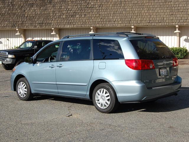 Toyota Sienna 2006 photo 2