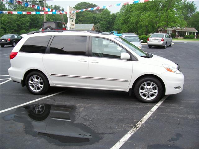 Toyota Sienna 2006 photo 1