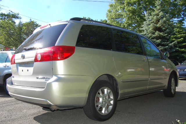 Toyota Sienna 2006 photo 14