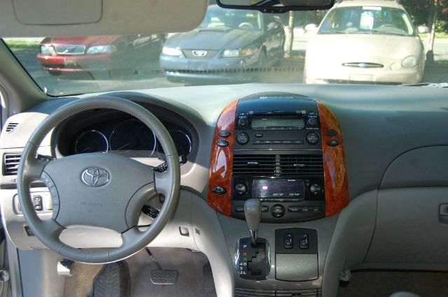 Toyota Sienna 2006 photo 2