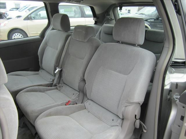 Toyota Sienna 2006 photo 2