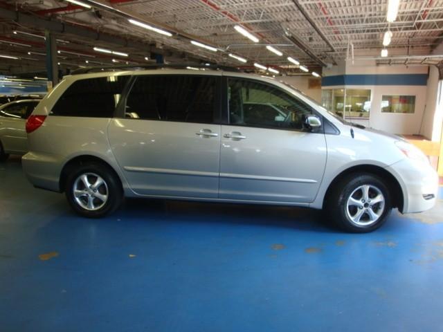 Toyota Sienna 2006 photo 1