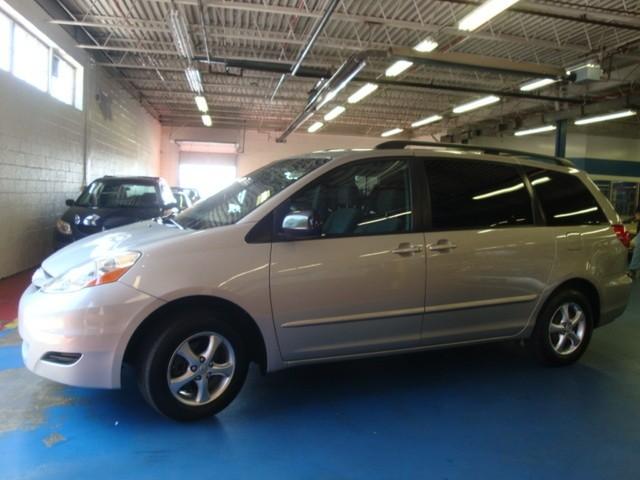 Toyota Sienna 2006 photo 2