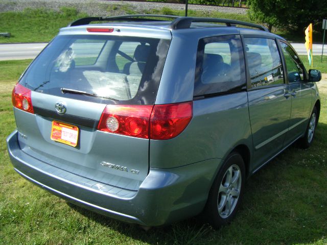 Toyota Sienna 2006 photo 3