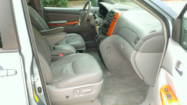 Toyota Sienna 2006 photo 2