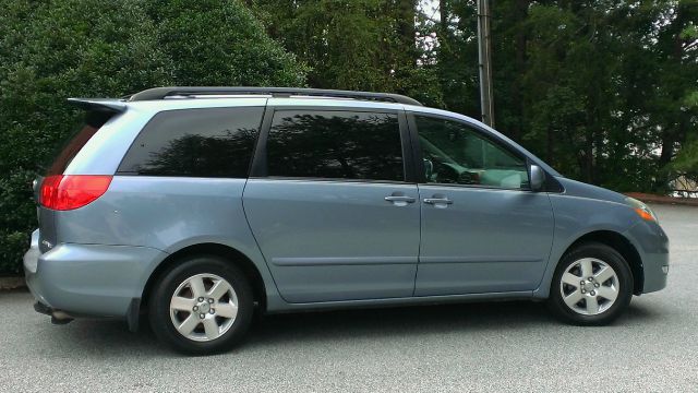 Toyota Sienna 2006 photo 3