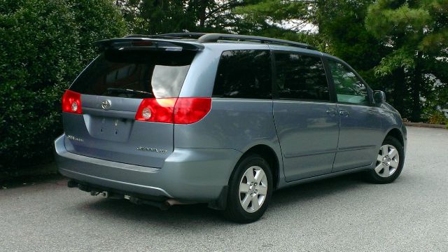 Toyota Sienna 2006 photo 4