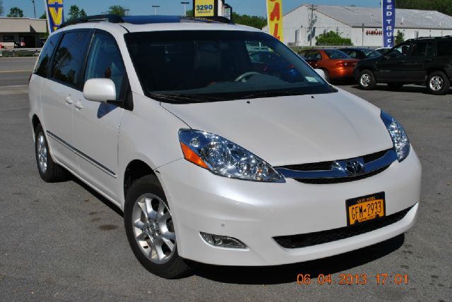 Toyota Sienna 2006 photo 2