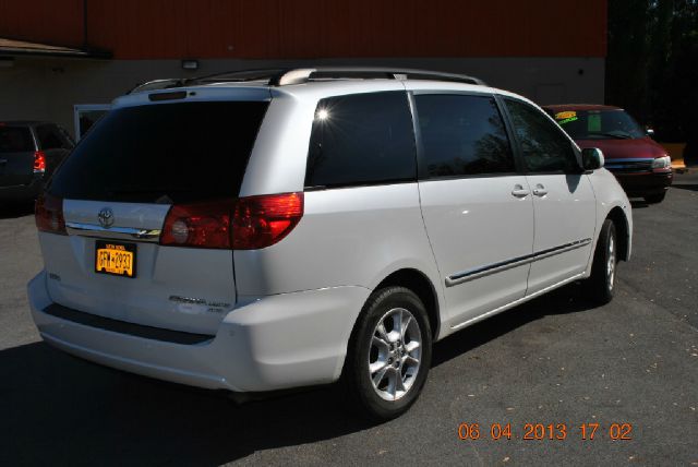 Toyota Sienna 2006 photo 3